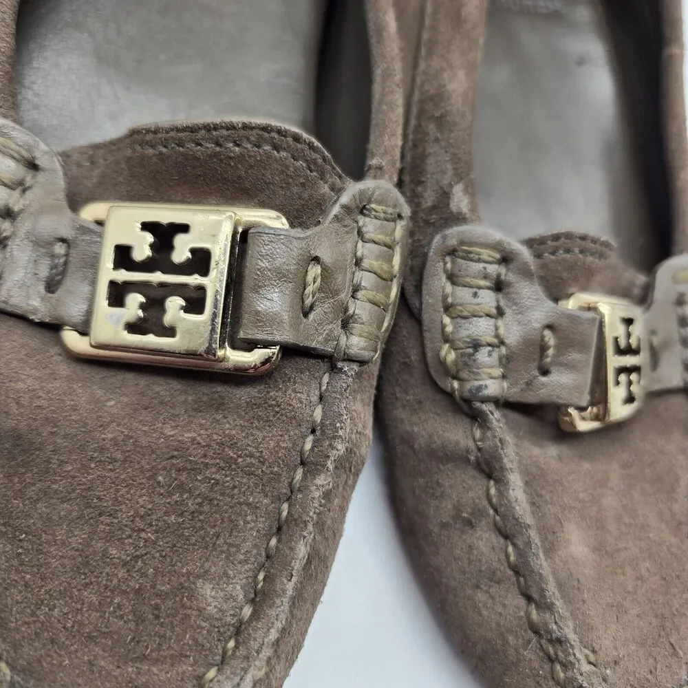 TORY BURCH KENDRICK Drivers Moccasin/Loafer brown Suede leather Gold Logo sz 5.5 - Picture 3 of 11